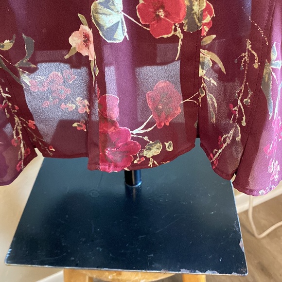 Beautiful Floral Venezia Bottom Pleated Blouse - Picture 6 of 10